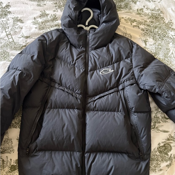 Nike Men's Dark Gray Puffer Jacket - Picture 2 of 3